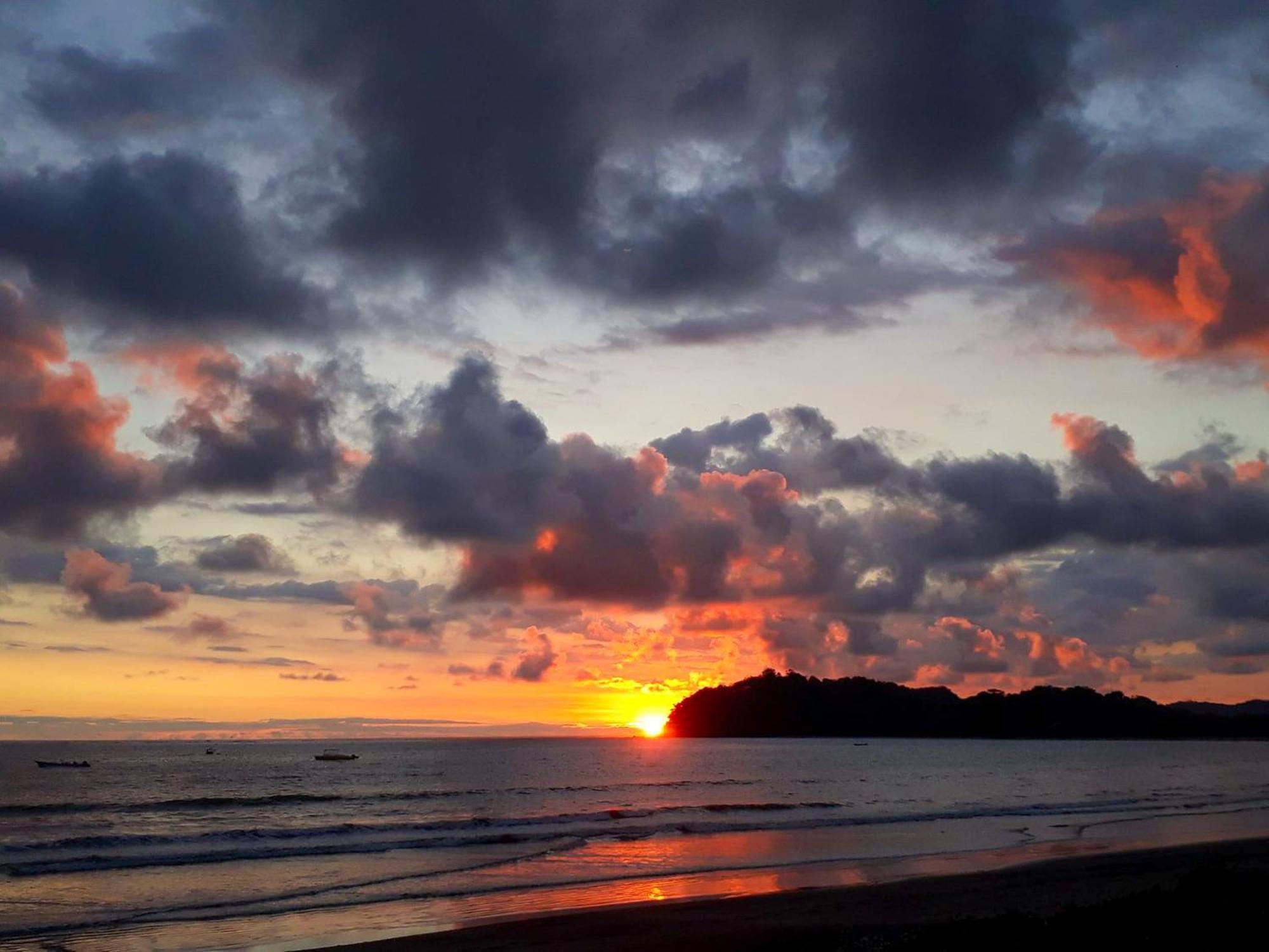 Fenix Hotel - On The Beach Sámara エクステリア 写真